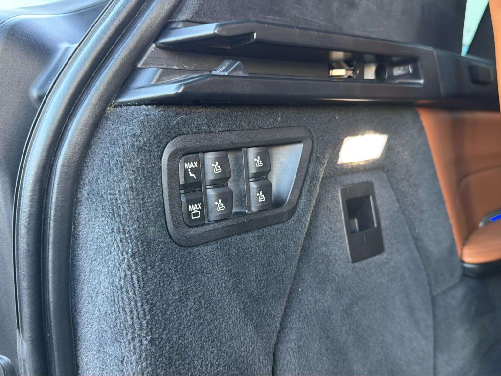 Photo 46 of this BMW X7