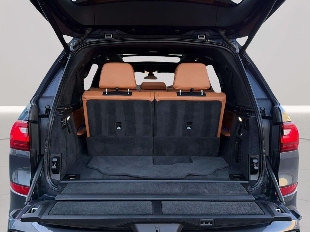 Photo 48 of this BMW X7