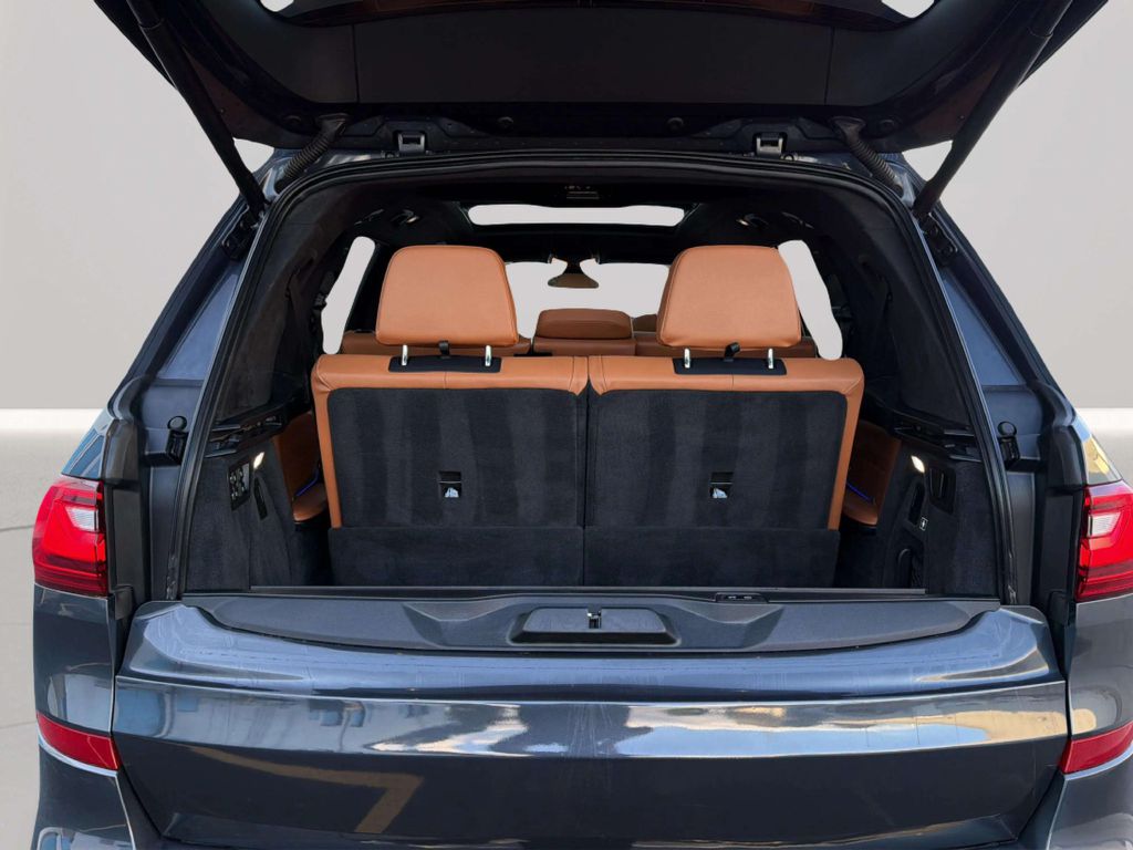 Photo 49 of this BMW X7