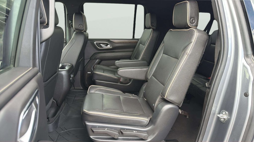 Photo 17 of this CHEVROLET SUBURBAN
