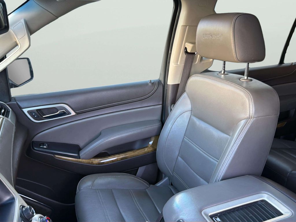 Photo 14 of this GMC YUKON XL