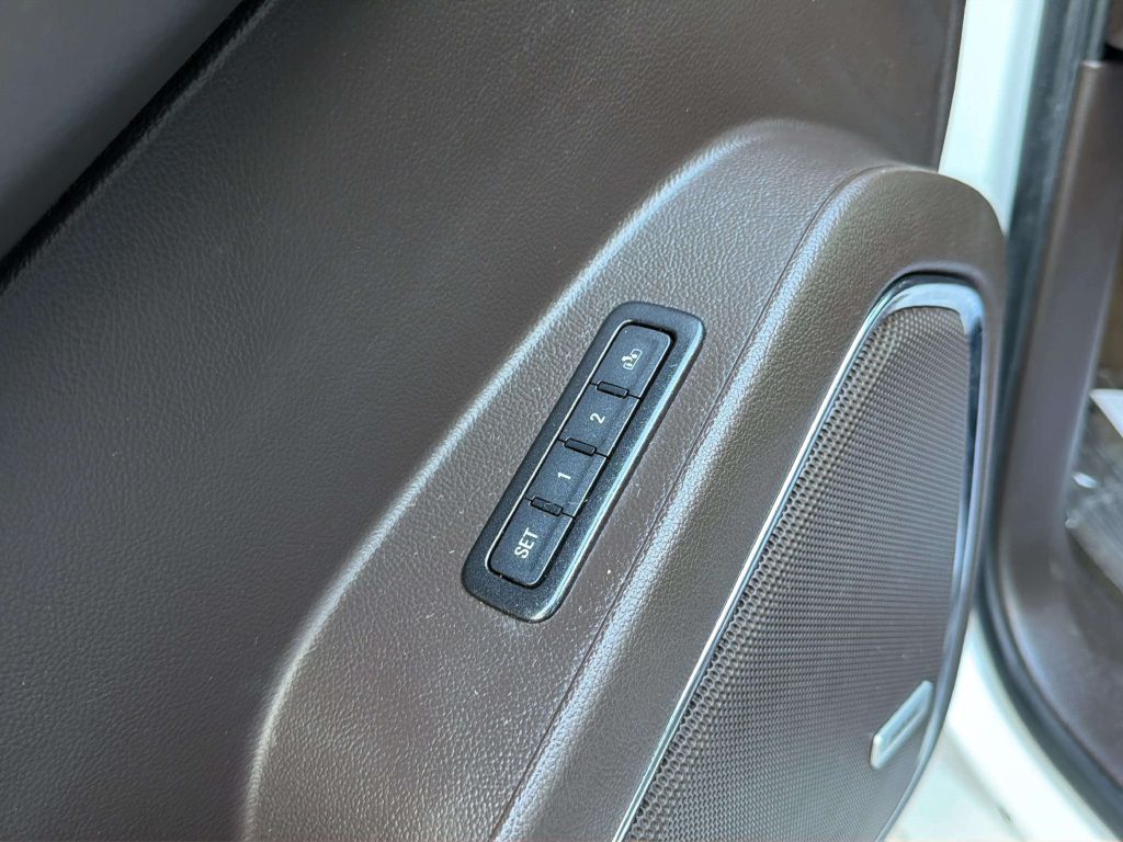 Photo 18 of this GMC YUKON XL