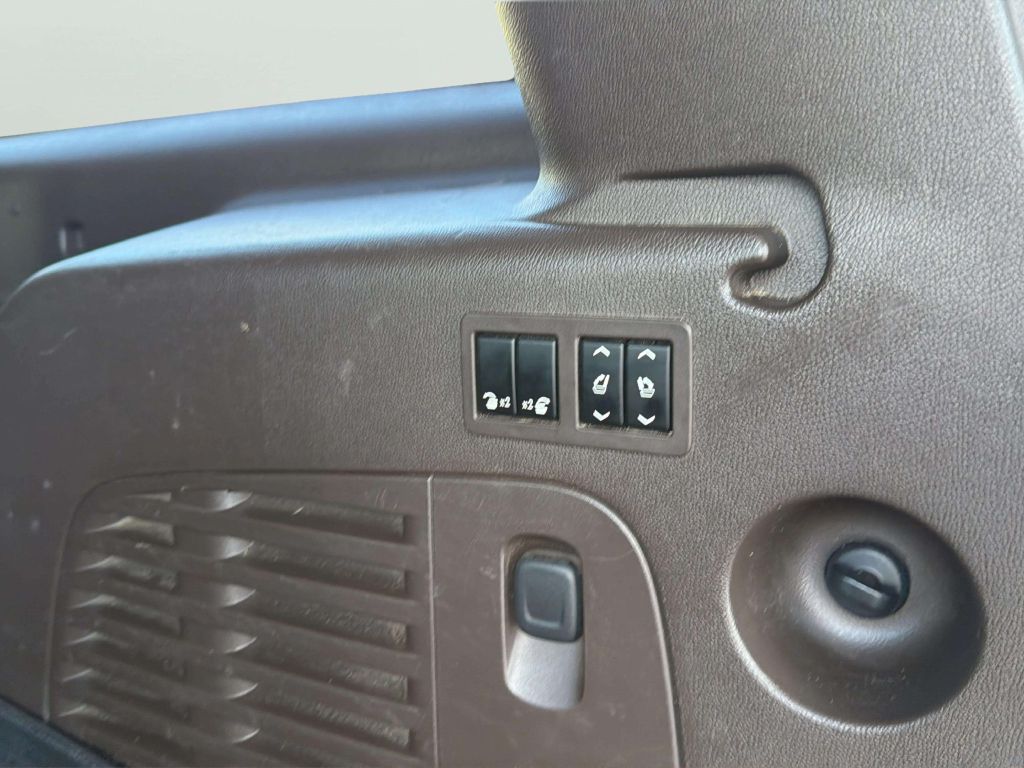 Photo 38 of this GMC YUKON XL