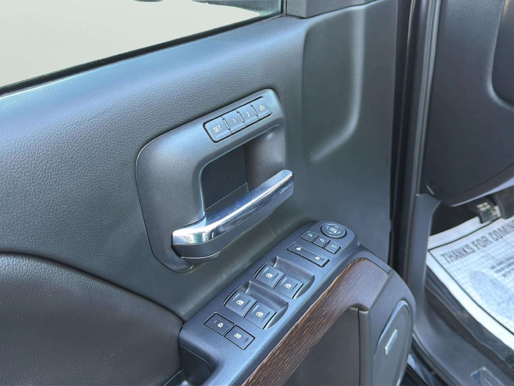 Photo 17 of this GMC SIERRA 1500