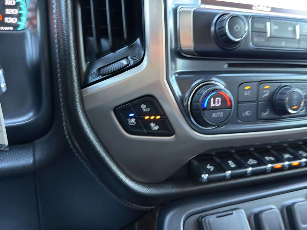 Photo 22 of this GMC SIERRA 1500