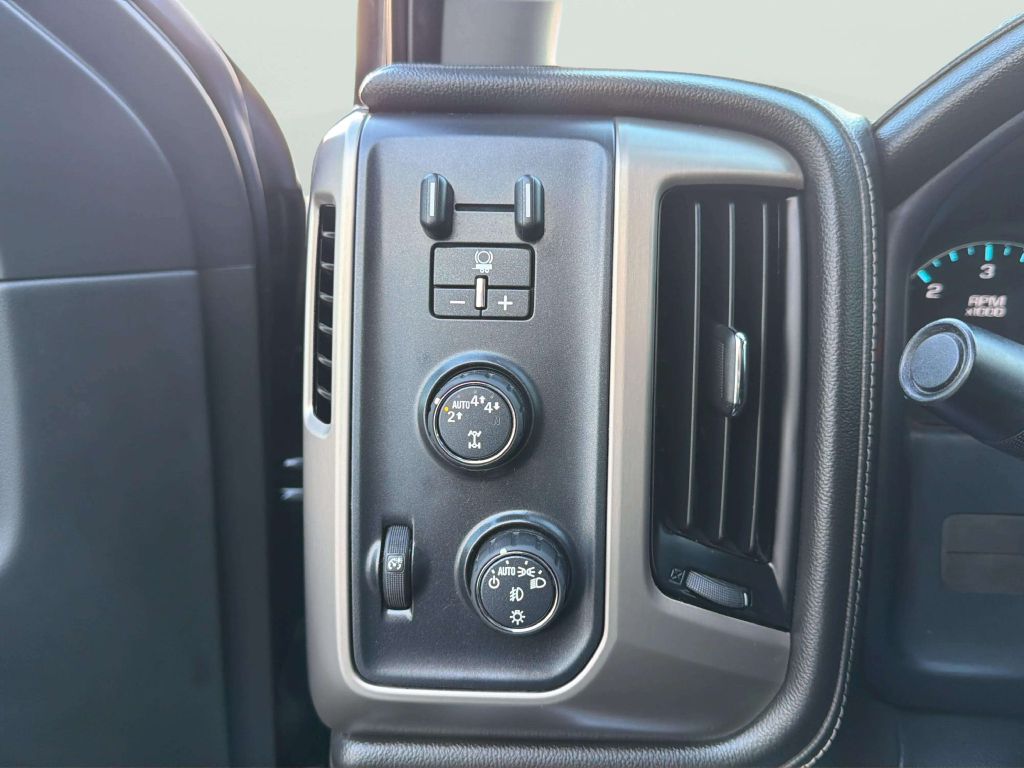 Photo 29 of this GMC SIERRA 1500