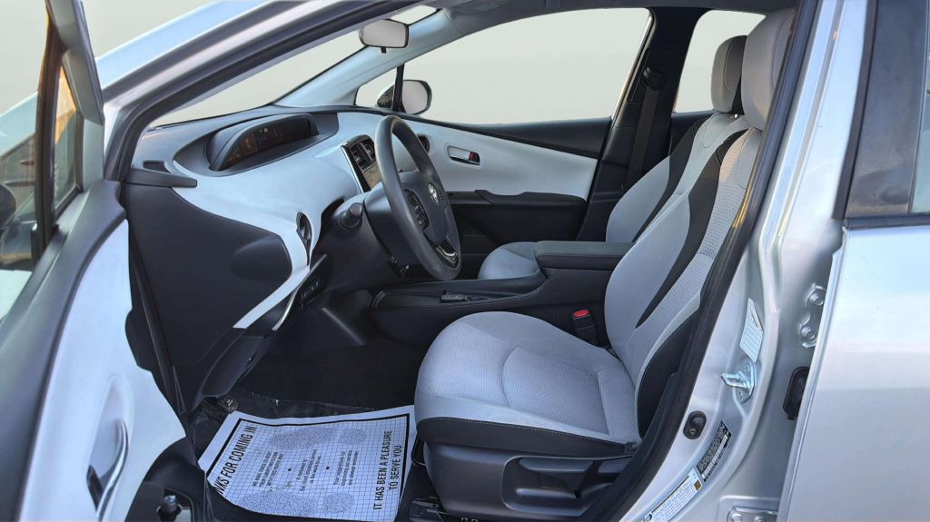 Photo 11 of this TOYOTA PRIUS