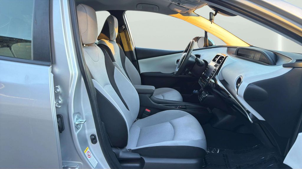 Photo 13 of this TOYOTA PRIUS