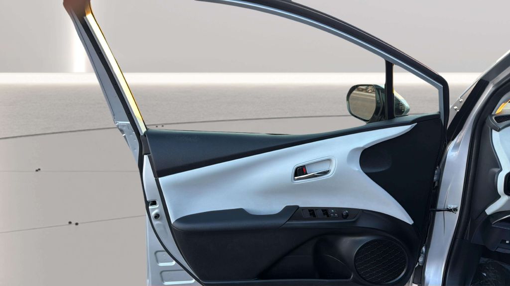 Photo 18 of this TOYOTA PRIUS