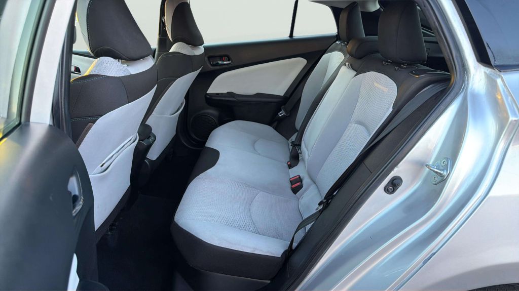 Photo 19 of this TOYOTA PRIUS
