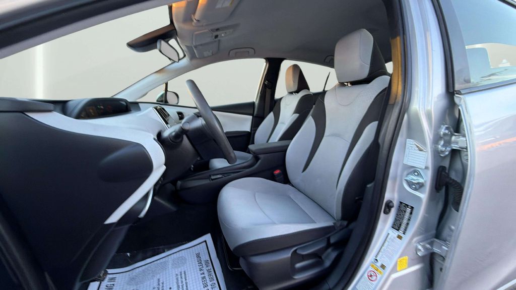 Photo 28 of this TOYOTA PRIUS