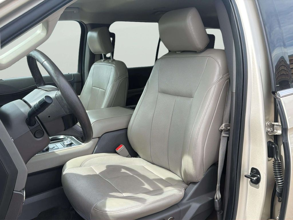 Photo 12 of this FORD EXPEDITION MAX