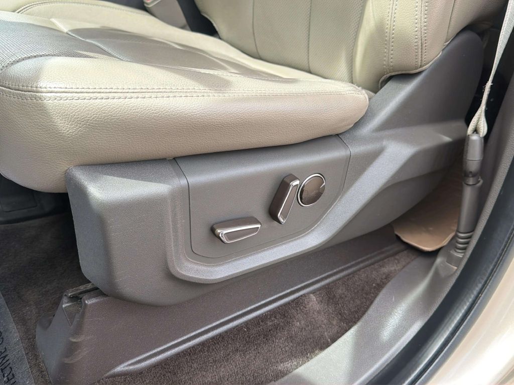 Photo 14 of this FORD EXPEDITION MAX