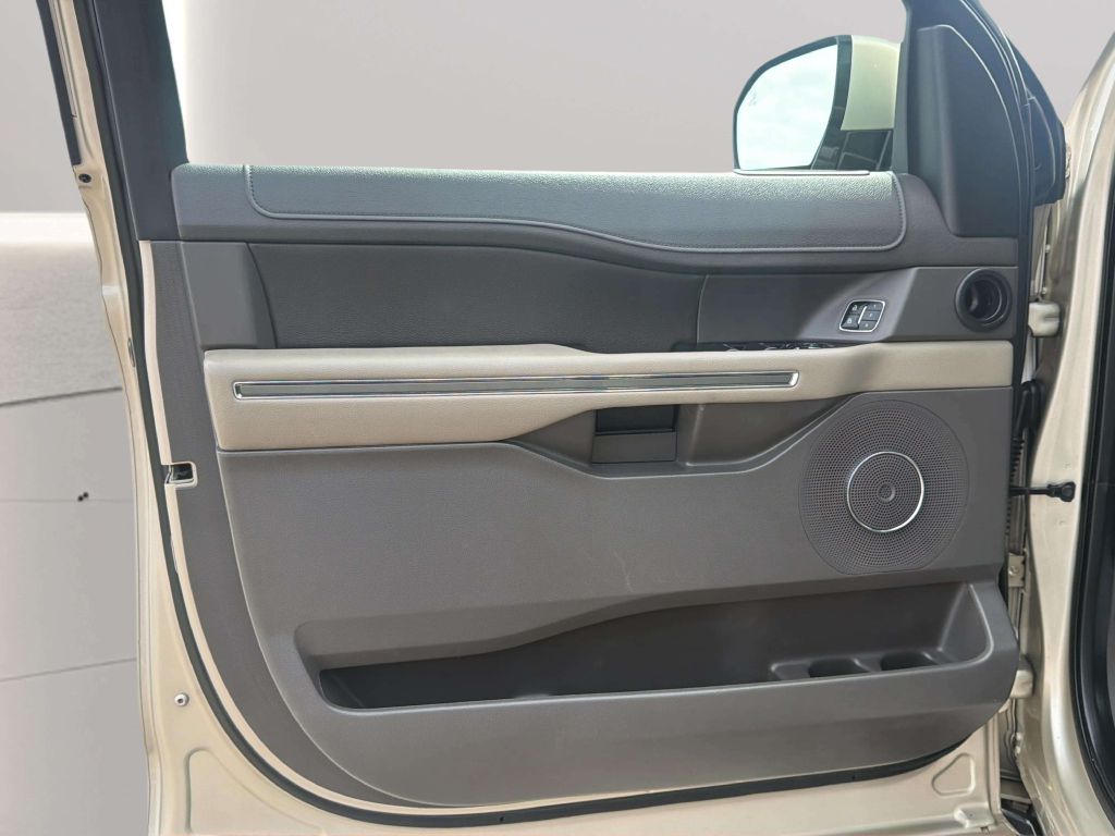 Photo 15 of this FORD EXPEDITION MAX