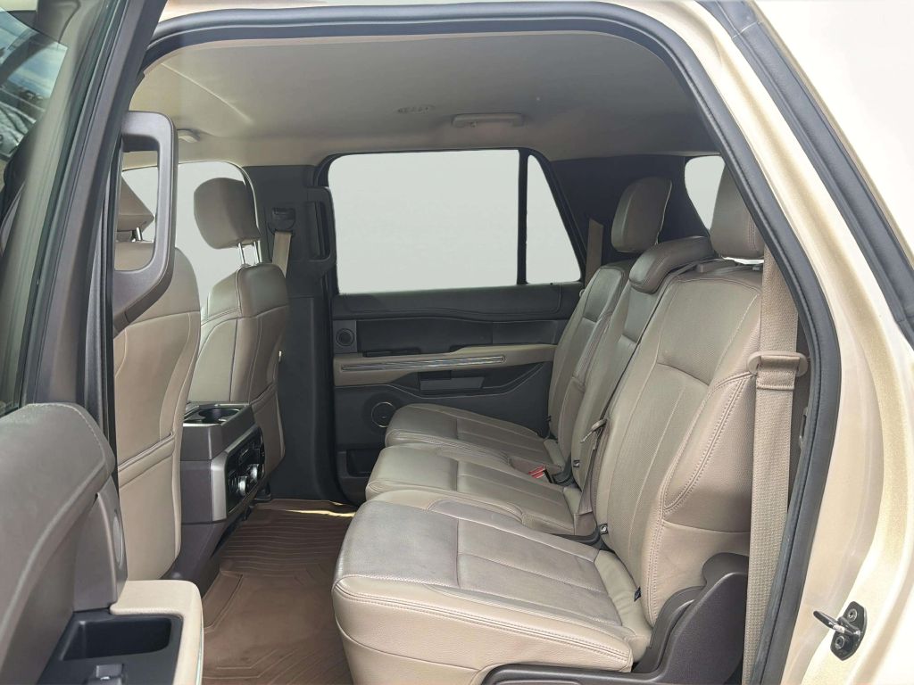 Photo 17 of this FORD EXPEDITION MAX