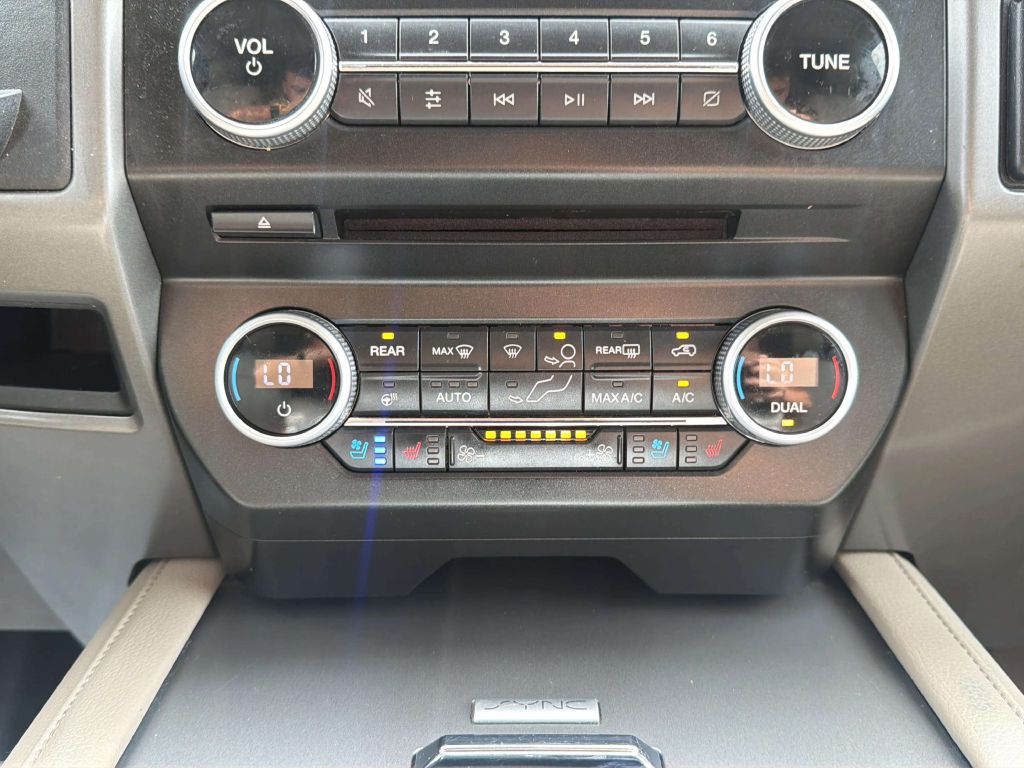 Photo 22 of this FORD EXPEDITION MAX