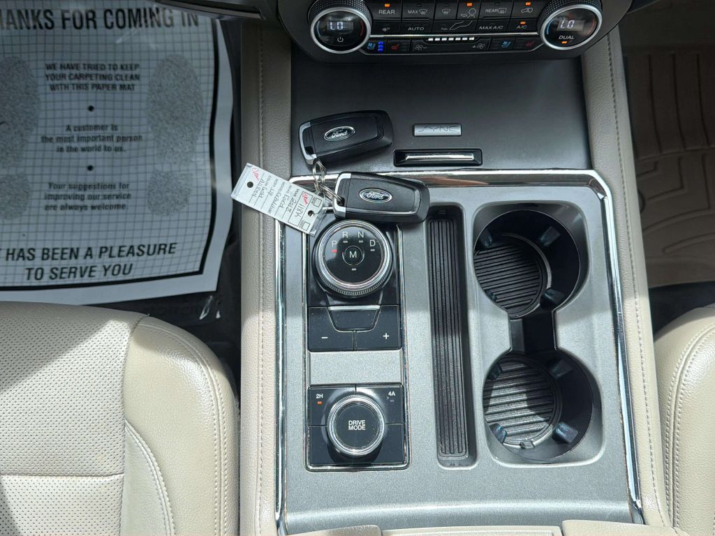 Photo 24 of this FORD EXPEDITION MAX