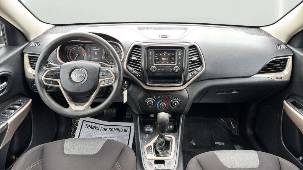 Photo 20 of this JEEP CHEROKEE