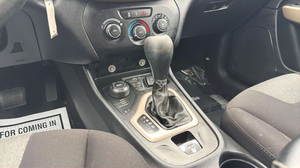 Photo 22 of this JEEP CHEROKEE