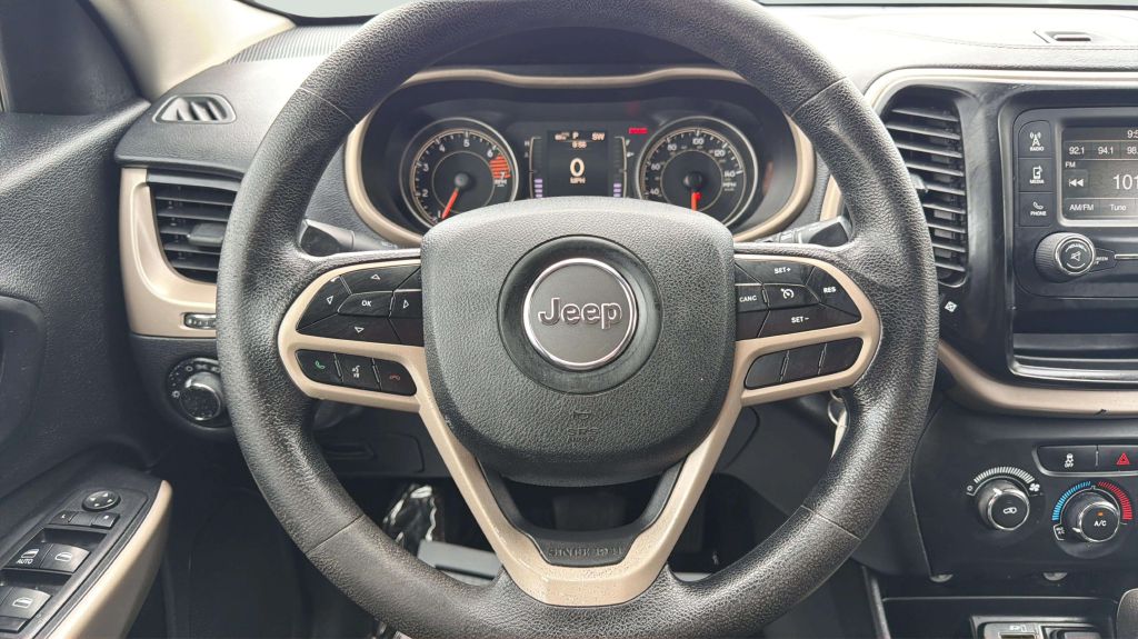 Photo 23 of this JEEP CHEROKEE