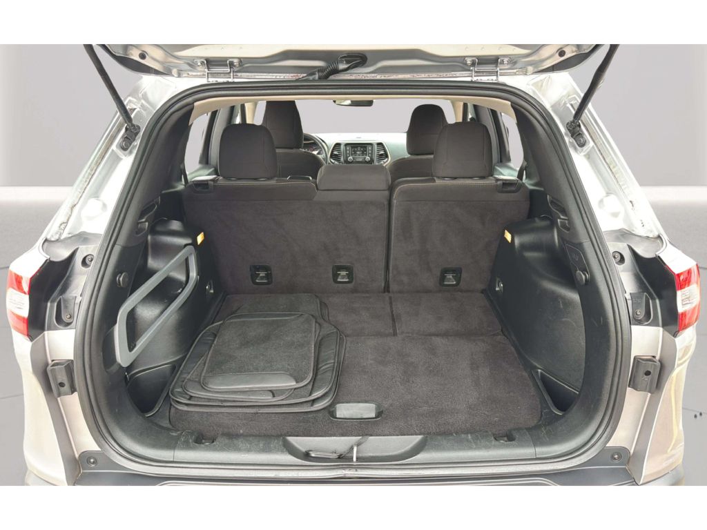 Photo 28 of this JEEP CHEROKEE