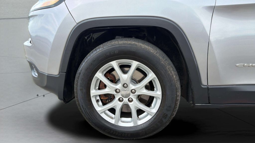 Photo 29 of this JEEP CHEROKEE