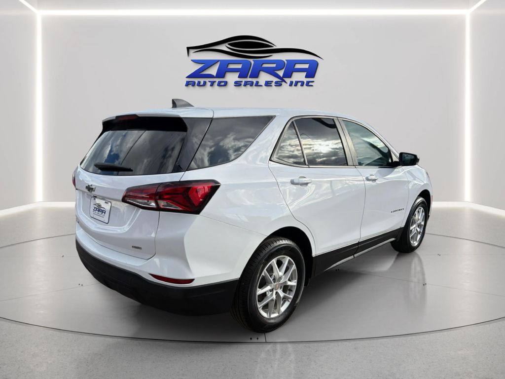 Photo 7 of this CHEVROLET EQUINOX