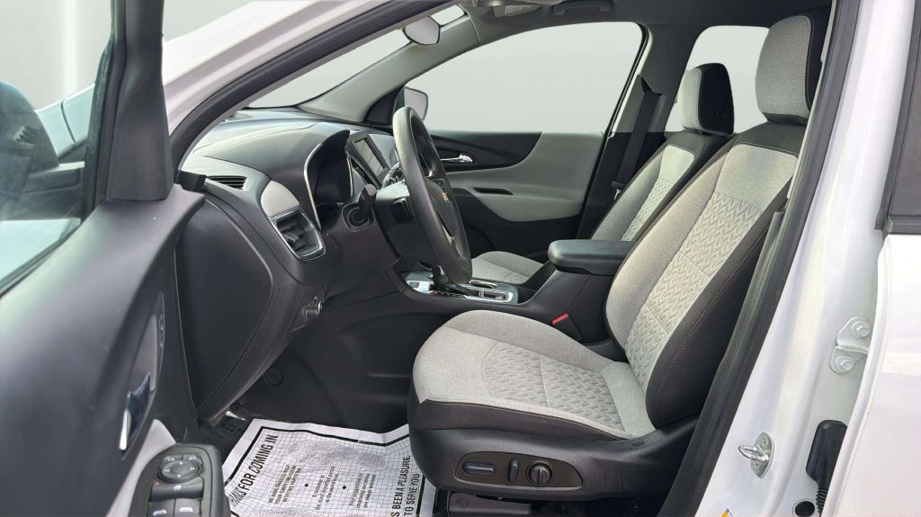 Photo 11 of this CHEVROLET EQUINOX
