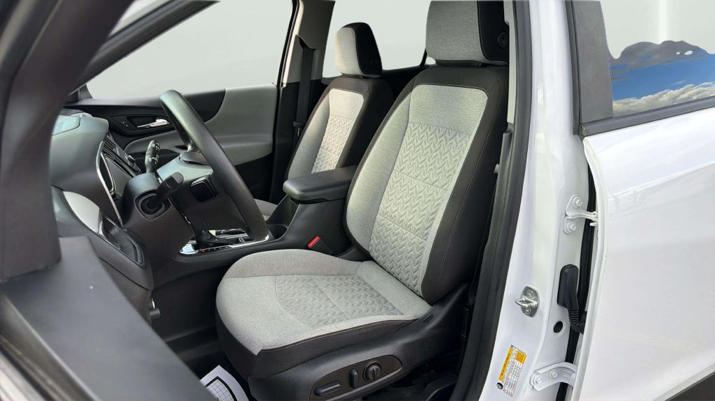 Photo 12 of this CHEVROLET EQUINOX