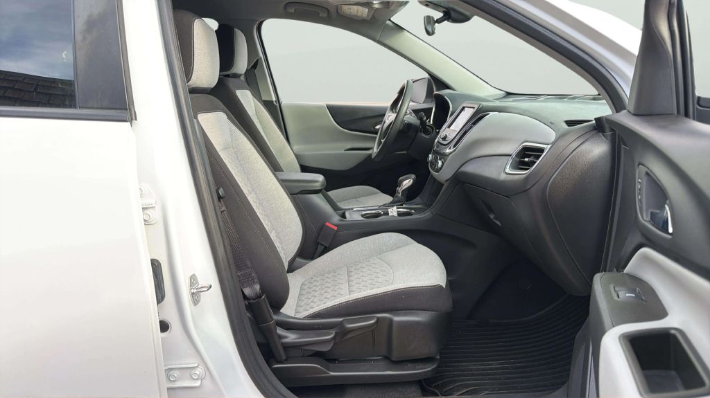 Photo 13 of this CHEVROLET EQUINOX