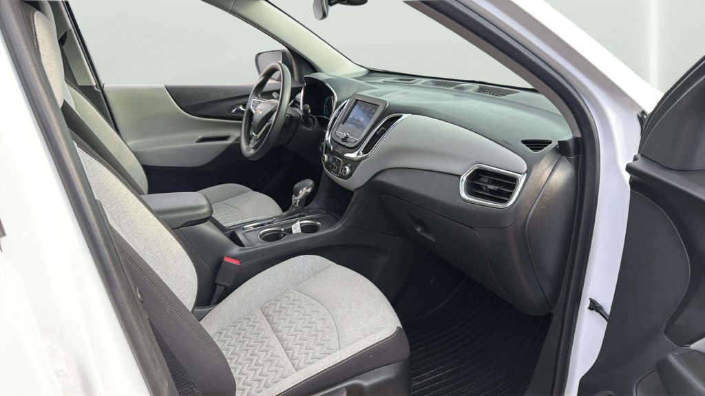 Photo 15 of this CHEVROLET EQUINOX