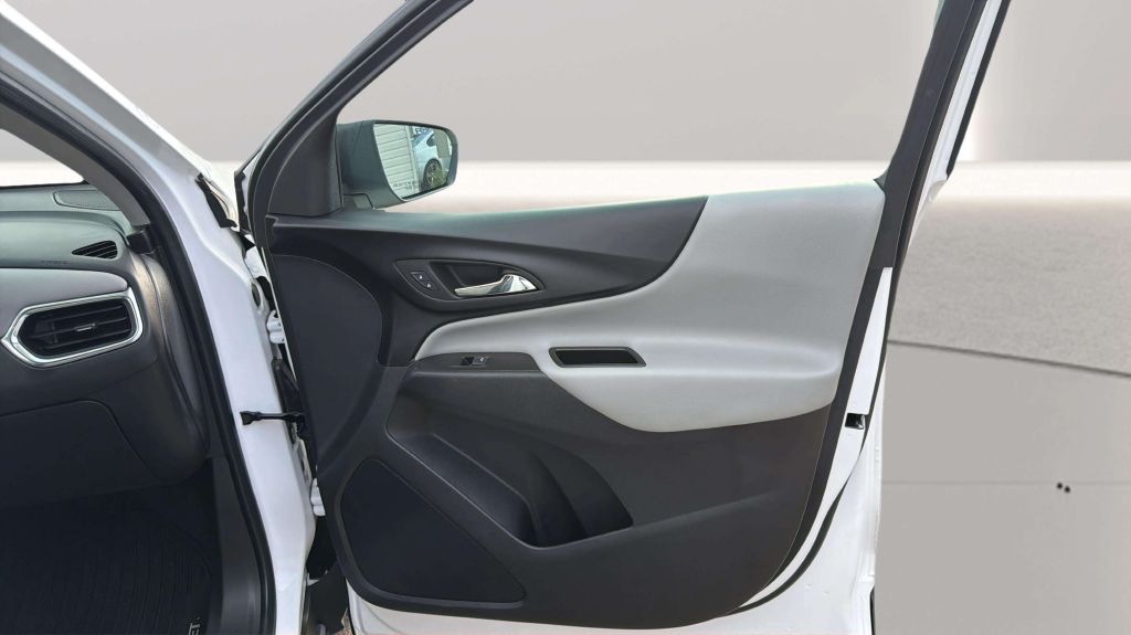 Photo 16 of this CHEVROLET EQUINOX