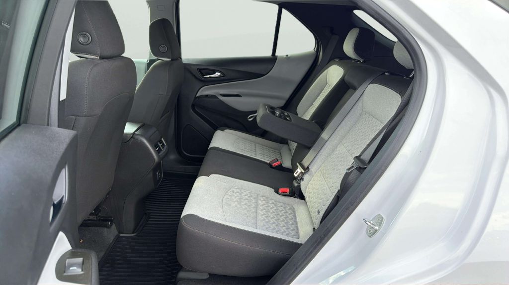 Photo 19 of this CHEVROLET EQUINOX