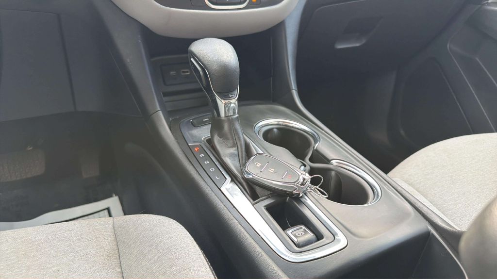 Photo 22 of this CHEVROLET EQUINOX