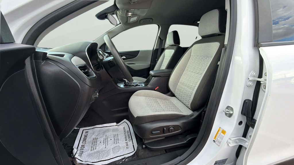 Photo 27 of this CHEVROLET EQUINOX