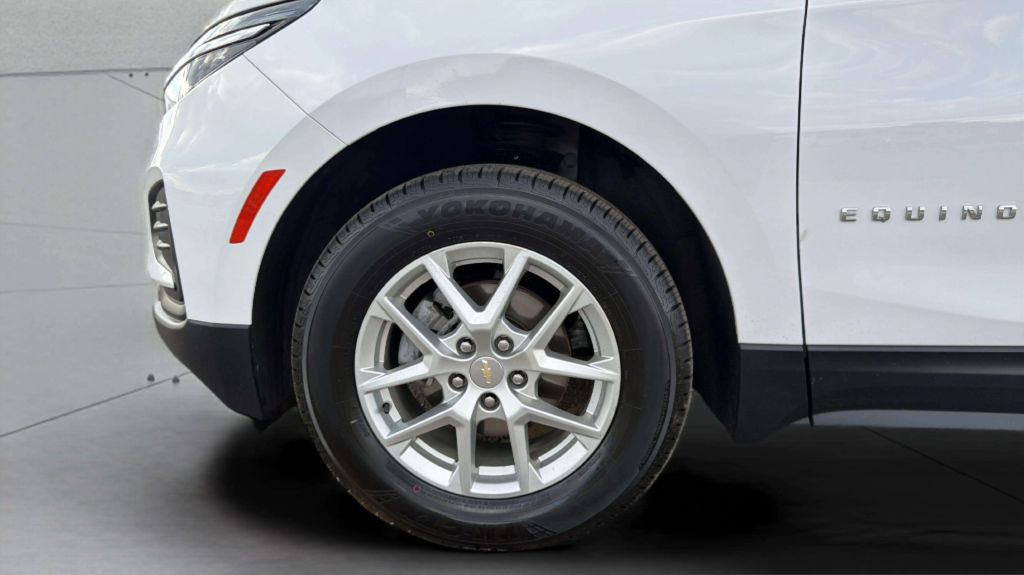 Photo 30 of this CHEVROLET EQUINOX