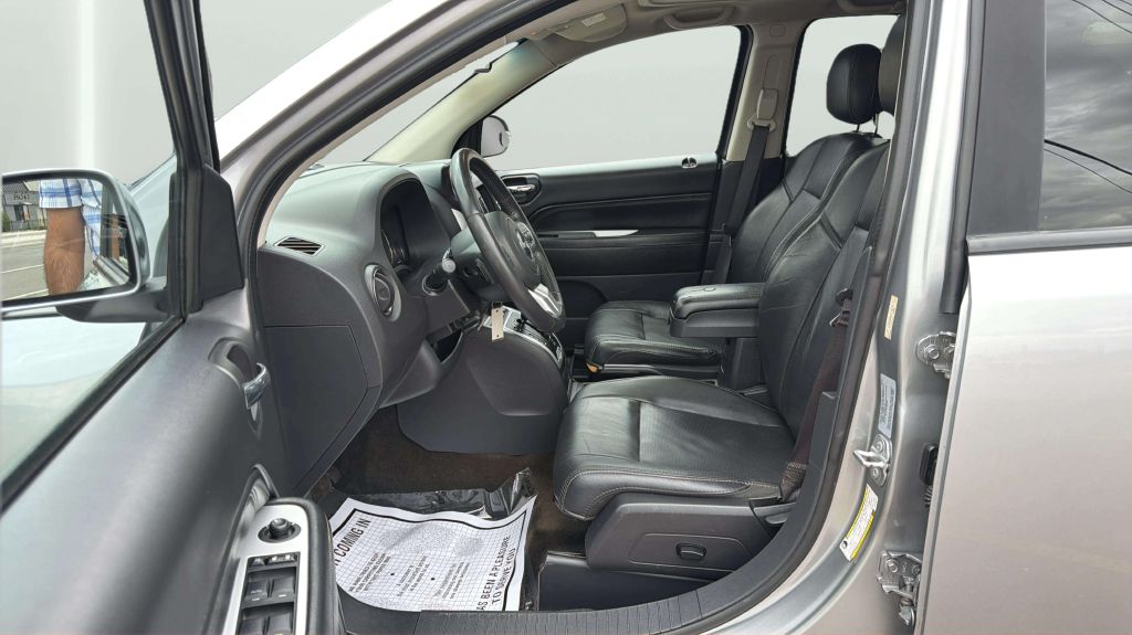 Photo 11 of this JEEP COMPASS