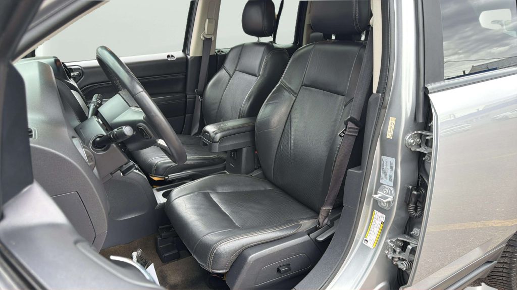 Photo 12 of this JEEP COMPASS