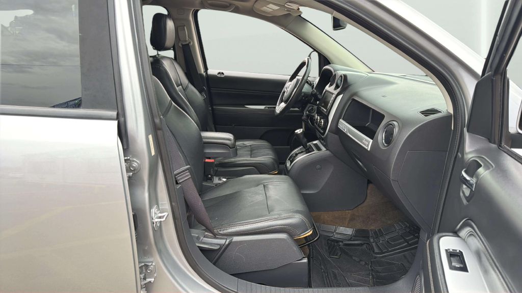 Photo 13 of this JEEP COMPASS