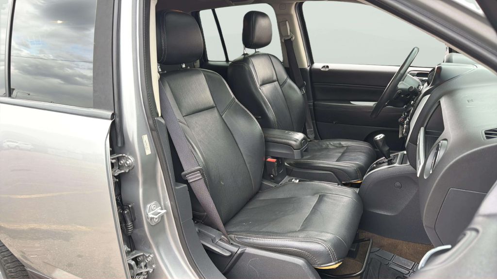 Photo 14 of this JEEP COMPASS