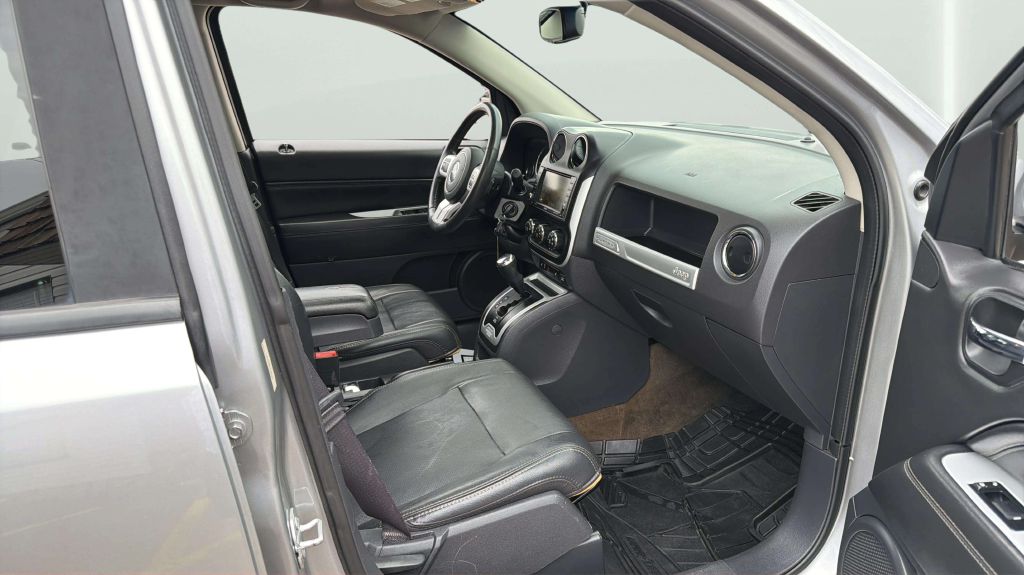 Photo 15 of this JEEP COMPASS