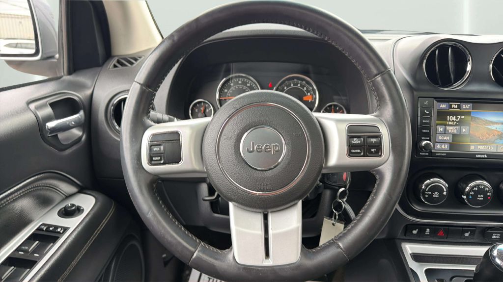 Photo 22 of this JEEP COMPASS