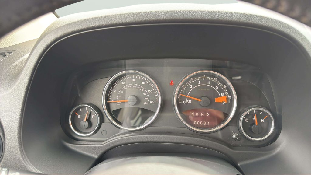 Photo 23 of this JEEP COMPASS