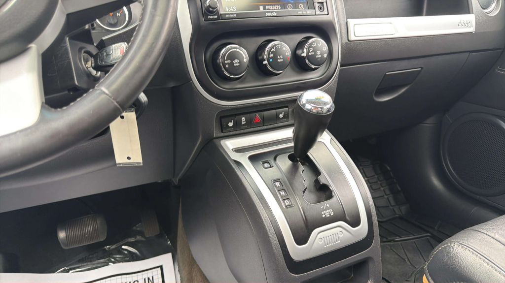 Photo 24 of this JEEP COMPASS