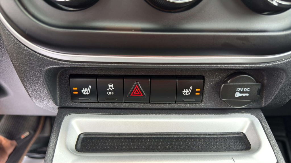 Photo 25 of this JEEP COMPASS