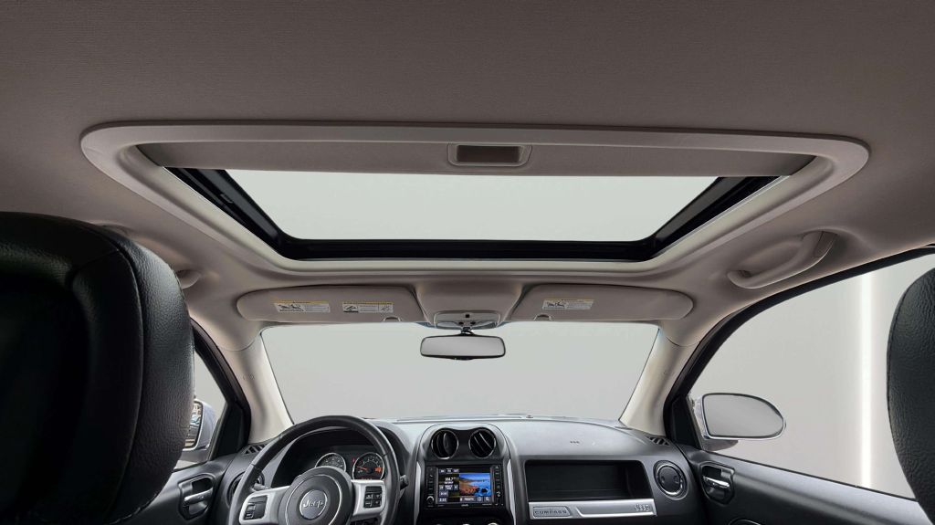 Photo 27 of this JEEP COMPASS