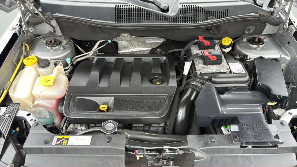Photo 28 of this JEEP COMPASS