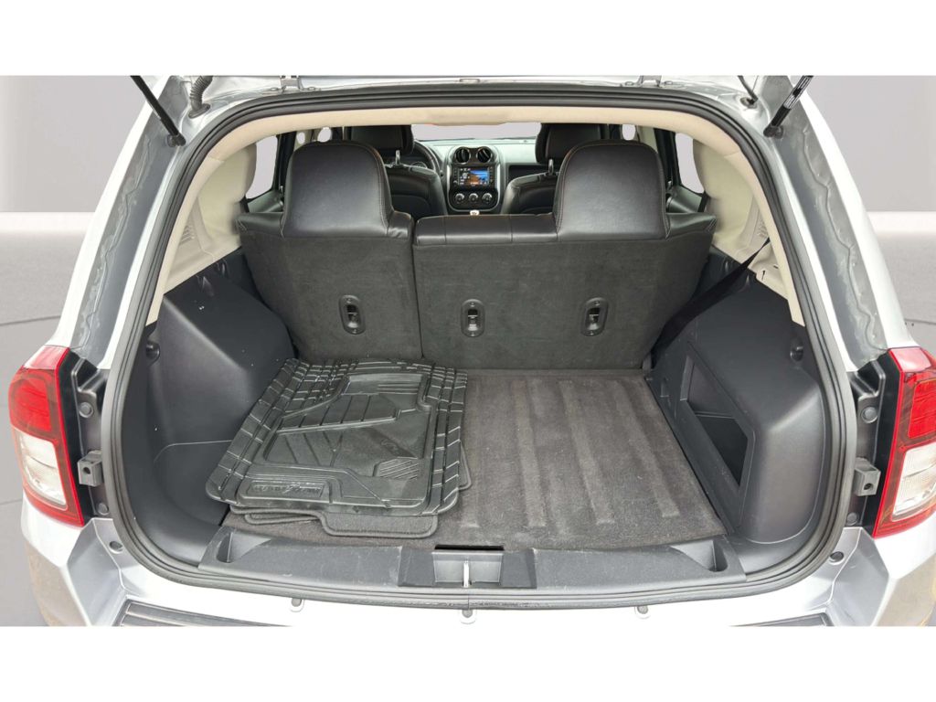 Photo 29 of this JEEP COMPASS