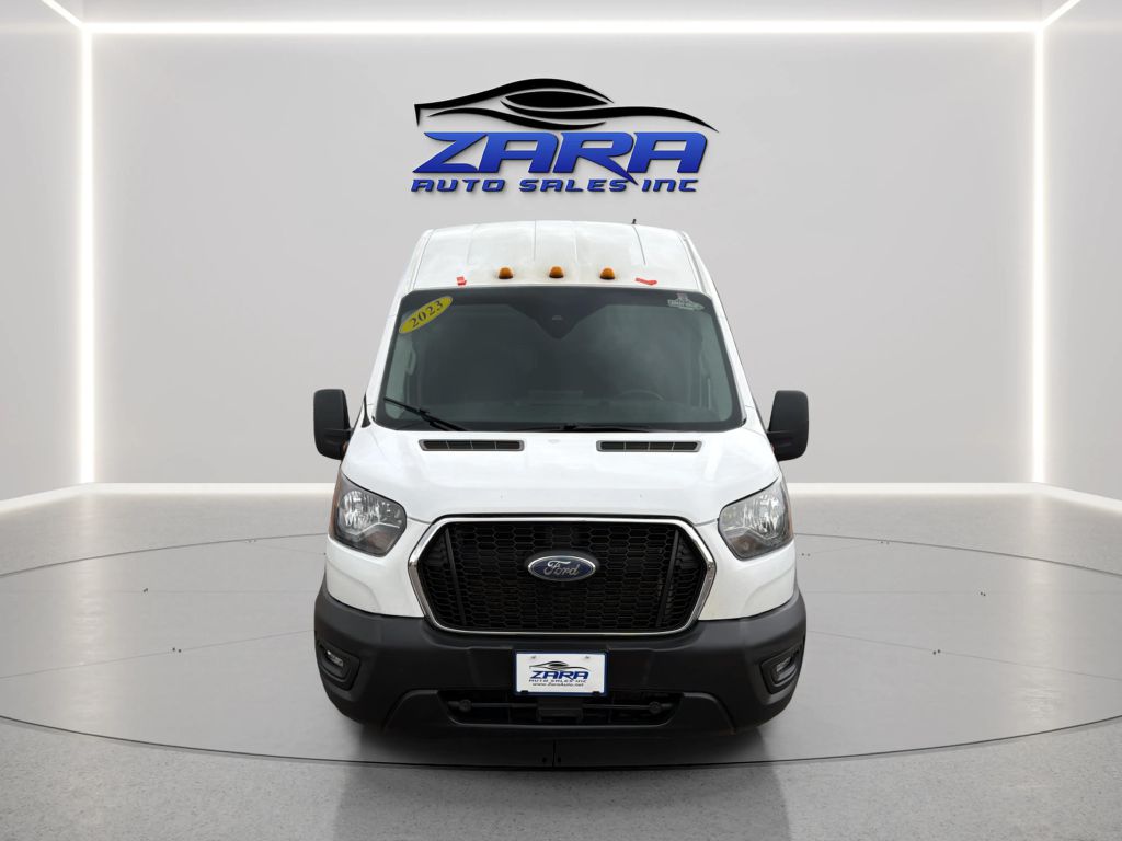 Photo 2 of this FORD TRANSIT