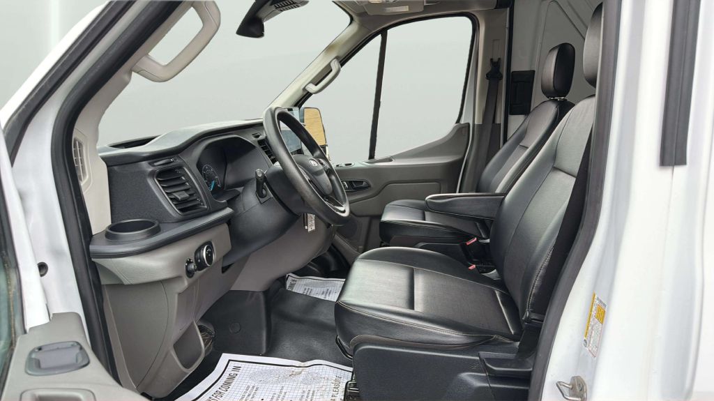 Photo 11 of this FORD TRANSIT